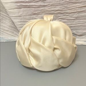 Vintage Noblesse Cream Satin Hat